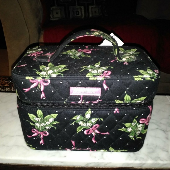 Vera Bradley Handbags - Vera Bradley make up travel case